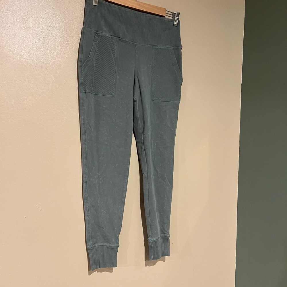 Aerie Women's Size Large Ribbed Green Wash Joggers Athleisure Gym Yoga